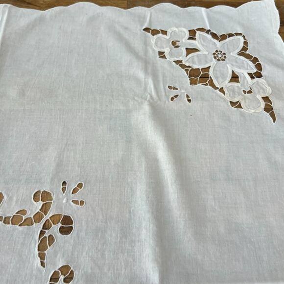 Imperial Elegance Tablecloth White Doily Square 32x32 in 100% Cotton - Picture 5 of 10